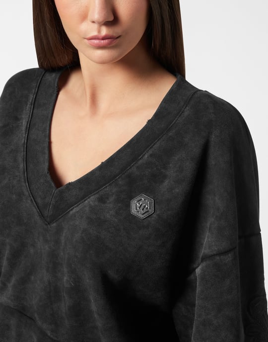 Washed V-Neck Sweatshirt Piercing - Image 3