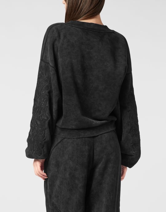 Washed V-Neck Sweatshirt Piercing - Image 5