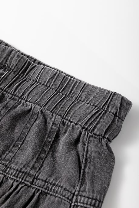 Weite Jeans mit Knopfverschluss und Kordelzug - Image 5