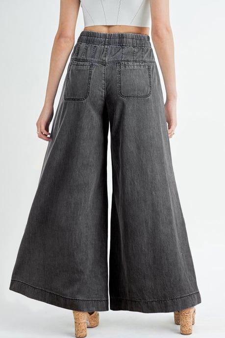 Weite Jeans mit Knopfverschluss und Kordelzug - Image 6