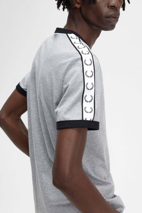 Fred Perry Herren Taped Ringer T-Shirt Stahl Marl - Image 3