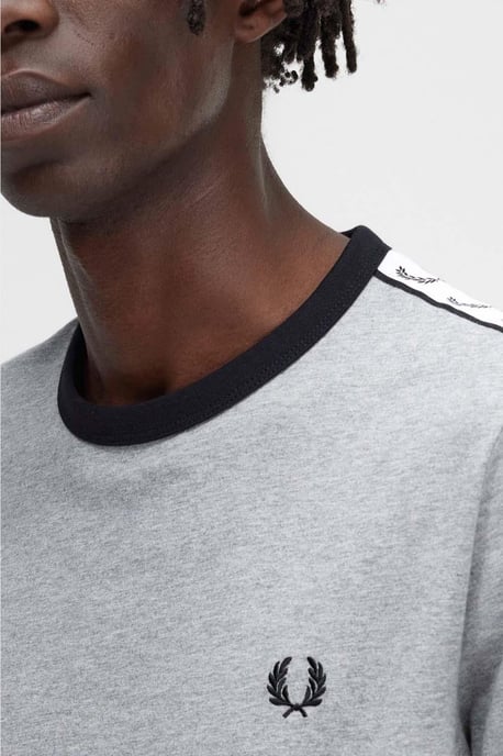 Fred Perry Herren Taped Ringer T-Shirt Stahl Marl - Image 5
