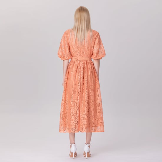 Kleid mit Puffärmeln und Spitze, inklusive Gürtel - Image 4