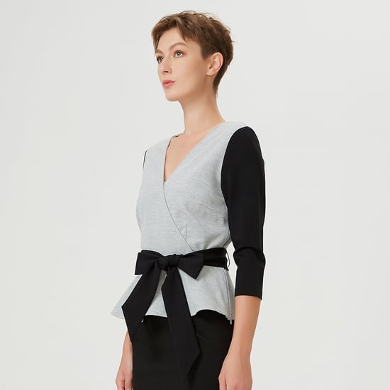 Farbblock-Peplum-Top mit Kreuzherz-Effekt und Gürtel - Image 2