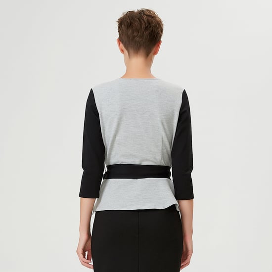 Farbblock-Peplum-Top mit Kreuzherz-Effekt und Gürtel - Image 6