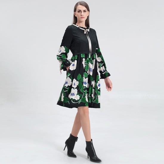 Mittellanges Blusenkleid mit Blumenmuster - Image 2