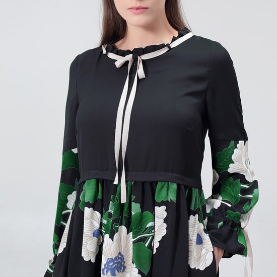 Mittellanges Blusenkleid mit Blumenmuster - Image 4
