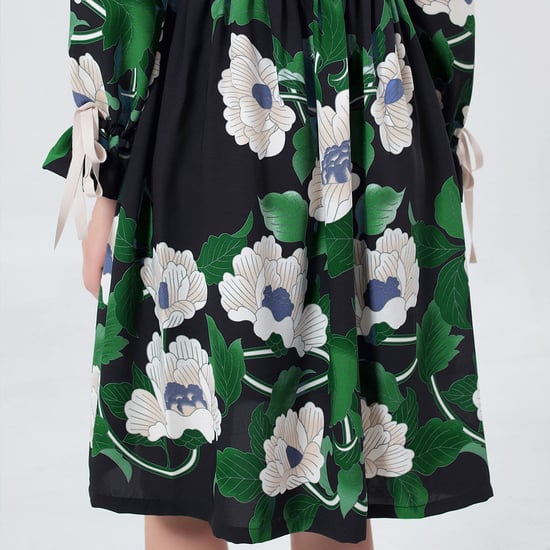 Mittellanges Blusenkleid mit Blumenmuster - Image 6