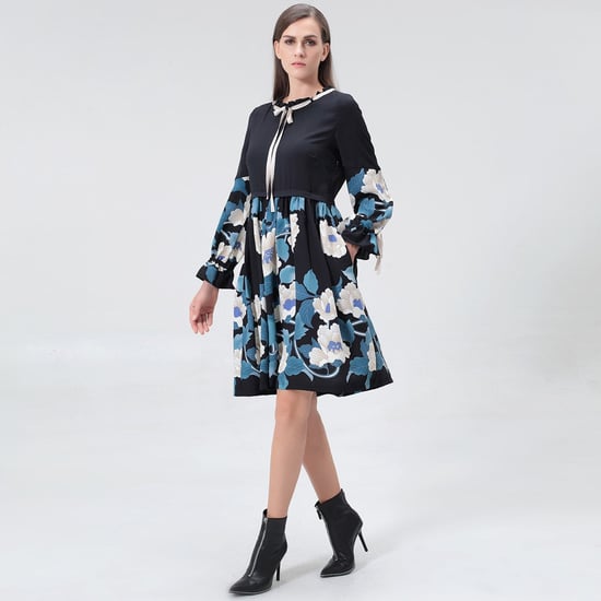 Mittellanges Blusenkleid mit Blumenmuster - Image 3