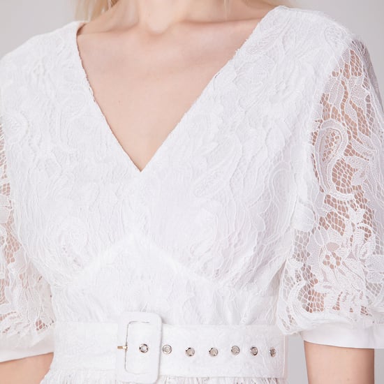Kleid mit Puffärmeln und Spitze, inklusive Gürtel - Image 5