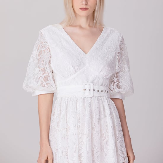 Kleid mit Puffärmeln und Spitze, inklusive Gürtel - Image 6