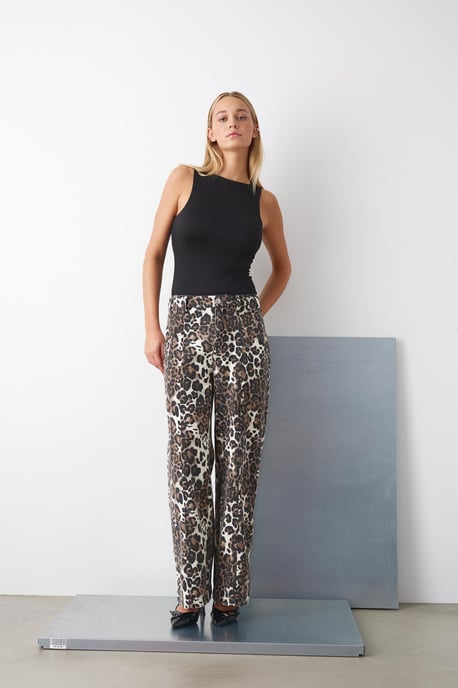 Stürmische Jeans in Braun - Image 3