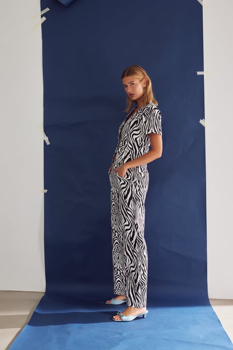 Sturmjeans in Schwarz/Weiß - Image 4
