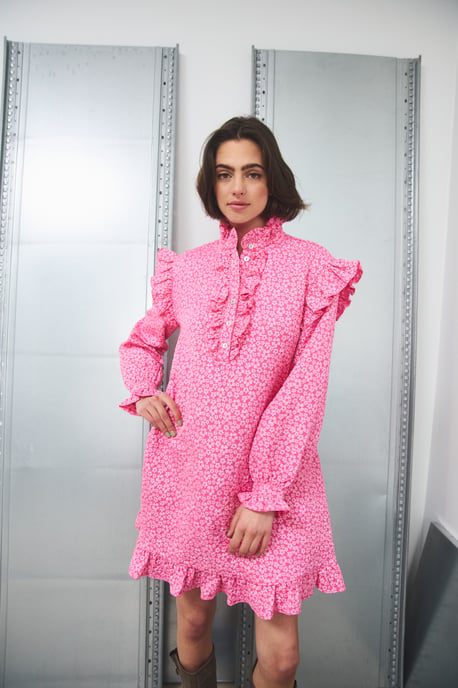 Reno Ruby Rüschenkleid in Hellrosa - Image 5