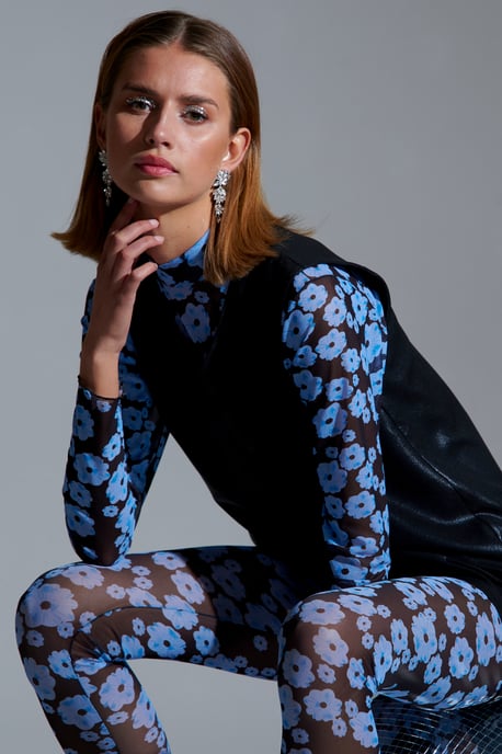 Tina V-Ausschnitt Kleid in Schwarz - Image 5