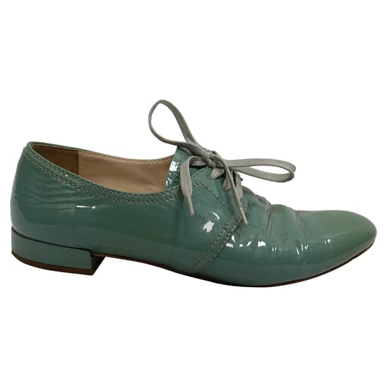 Prada Oxfords zum Schnüren aus grünem Lackleder - Image 1