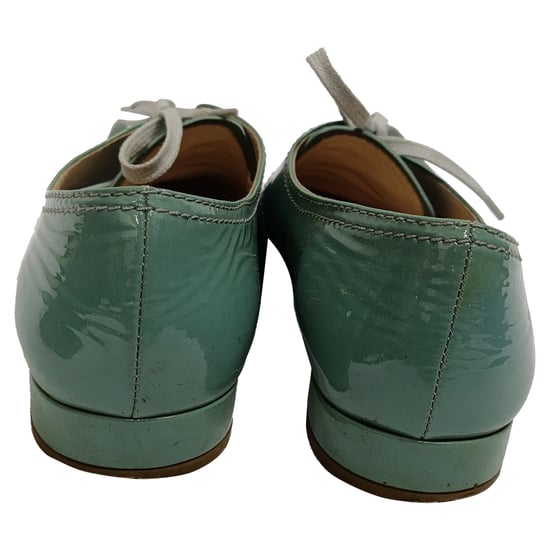 Prada Oxfords zum Schnüren aus grünem Lackleder - Image 4