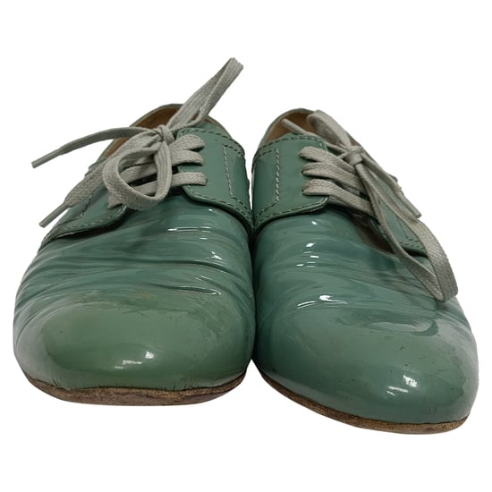 Prada Oxfords zum Schnüren aus grünem Lackleder - Image 6