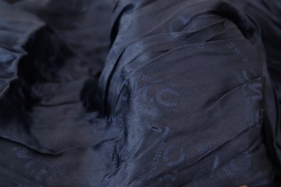 Seidene Textur-Schal - Image 5
