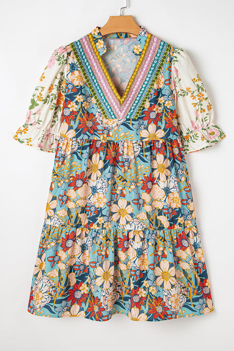 Blumendruck Mini Kleid mit gestuftem Saum - Image 4