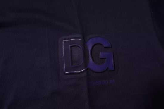 Prägung Logo T-Shirt mit kurzen Ärmeln - Image 5