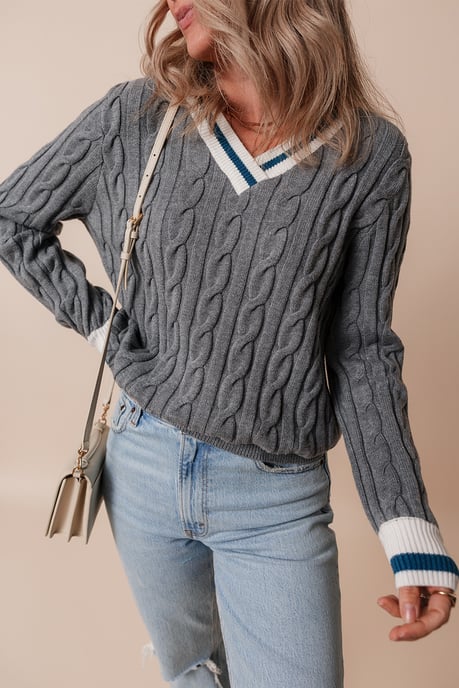 Großzügig gestrickter V-Ausschnitt Pullover - Image 1