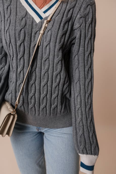 Großzügig gestrickter V-Ausschnitt Pullover - Image 4