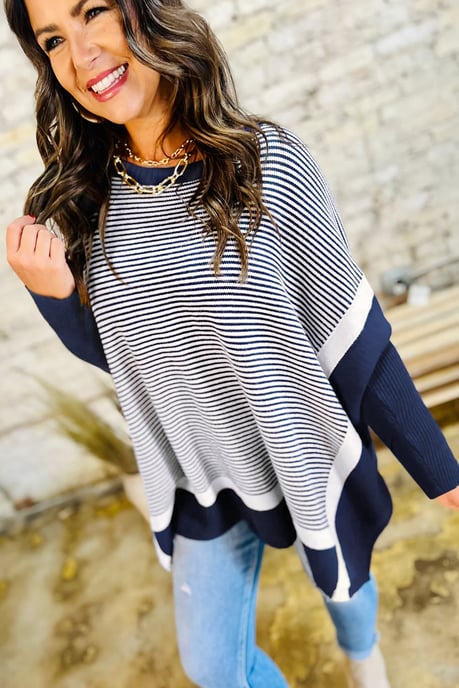 Gestreifter Poncho mit langen Ärmeln Pullover - Image 4