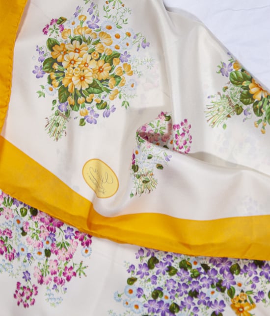 Gucci Vintage-Schal mit Blumenmuster - Image 6