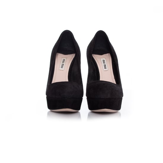 Miu Miu Plateau-Pumps aus schwarzem Wildleder. - Image 4