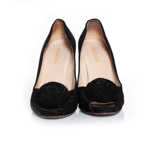 Prada Wildleder-Pumps mit offener Zehenpartie und floraler Applikation - Image 5