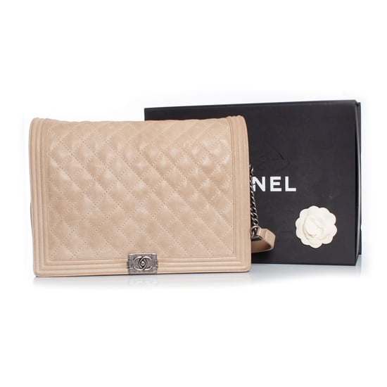 Chanel Boy aus weichem, großem Leder in Beige - Image 2