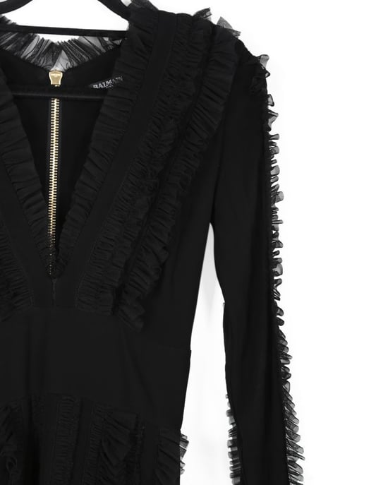 Balmain – Schwarzes Minikleid aus Viskose mit gerüschtem Tüllbesatz, V-Ausschnitt und langen Ärmeln - Image 4