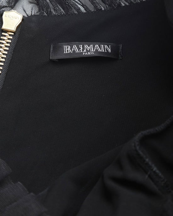 Balmain – Schwarzes Minikleid aus Viskose mit gerüschtem Tüllbesatz, V-Ausschnitt und langen Ärmeln - Image 6
