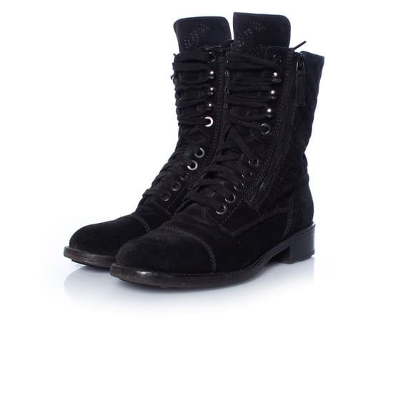 Chanel Wildleder-Schnürstiefeletten mit Steppung - Image 1