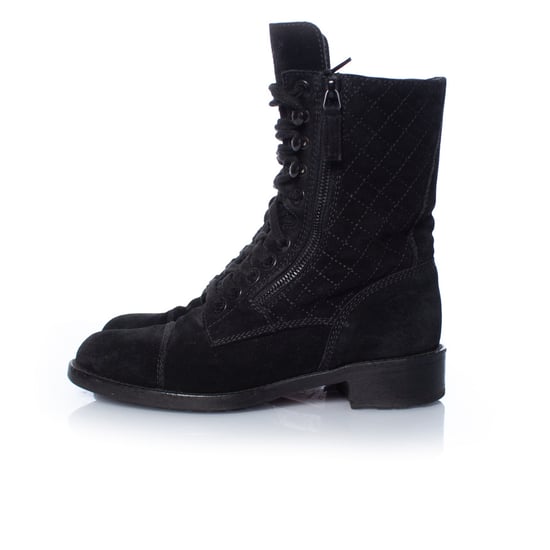 Chanel Wildleder-Schnürstiefeletten mit Steppung - Image 2