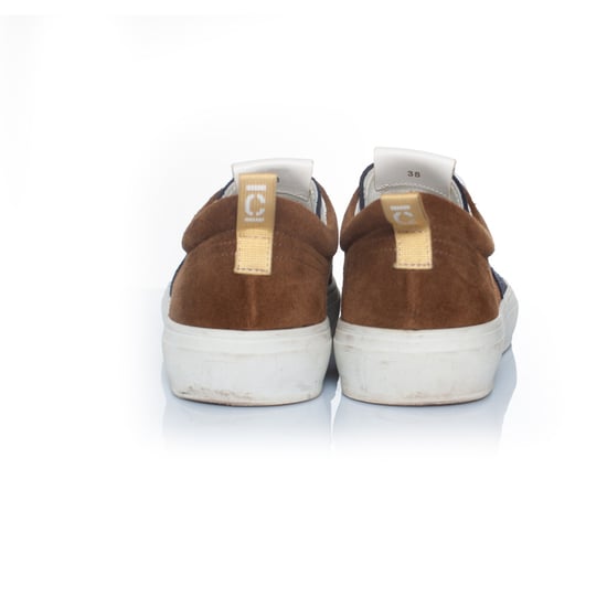 Geschlossene Wildleder-Sneaker in Braun und Blau - Image 5