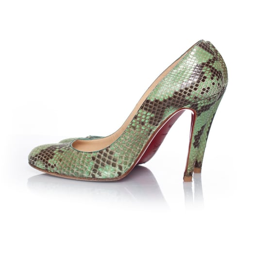 Christian Louboutin Python Pumps in Grün - Image 2