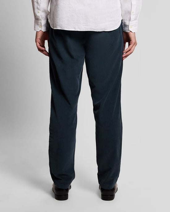 Lyle & Scott Cordhose mit feinem Rippenrippenmuster – Schwarz - Image 4