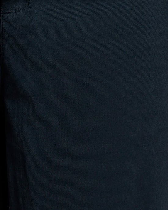 Lyle & Scott Cordhose mit feinem Rippenrippenmuster – Schwarz - Image 5