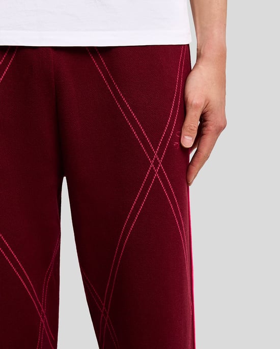 Lyle & Scott Argyle Strick-Trainingshose - Burgunderrot - Image 3