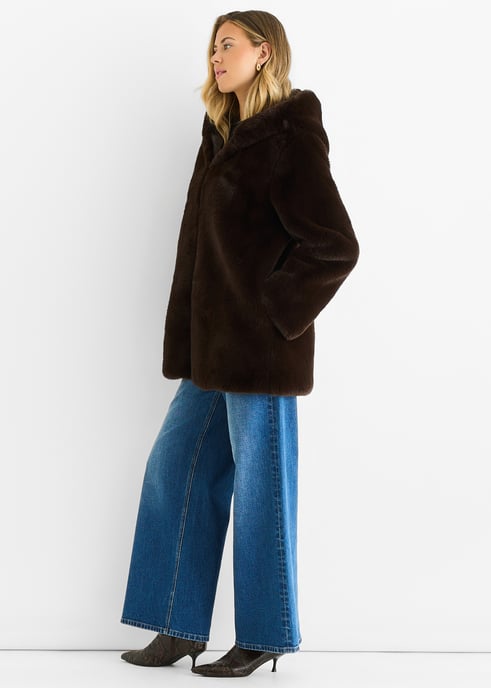 Langärmelige Kunstpelzjacke mit Kapuze aus Schokolade - Image 3