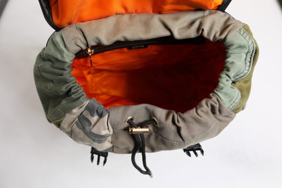 Militärgrüner Patchwork-Reiserucksack - Image 4