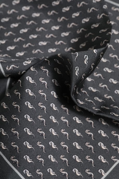 Schwarzes Fischdruck Seidensquare Männer Foulard Schal - Image 4