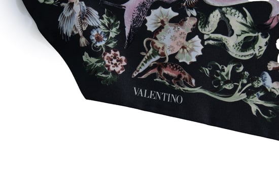 Valentino Seidenschal mit schwarzem Safari-Print - Image 5