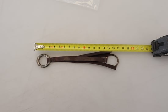 Brauner Leder-Schlüsselring mit silberfarbener Metallbeschlägen - Image 5