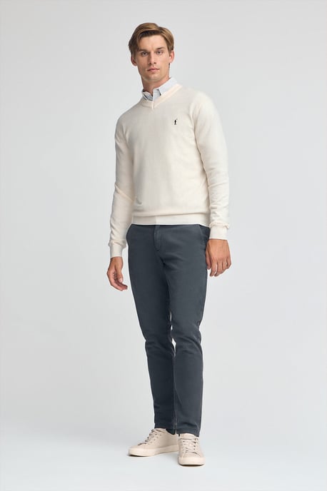 Pullover ecru aus Wollgemisch mit V-Ausschnitt und gesticktem Rigby Go-Logo - Image 2