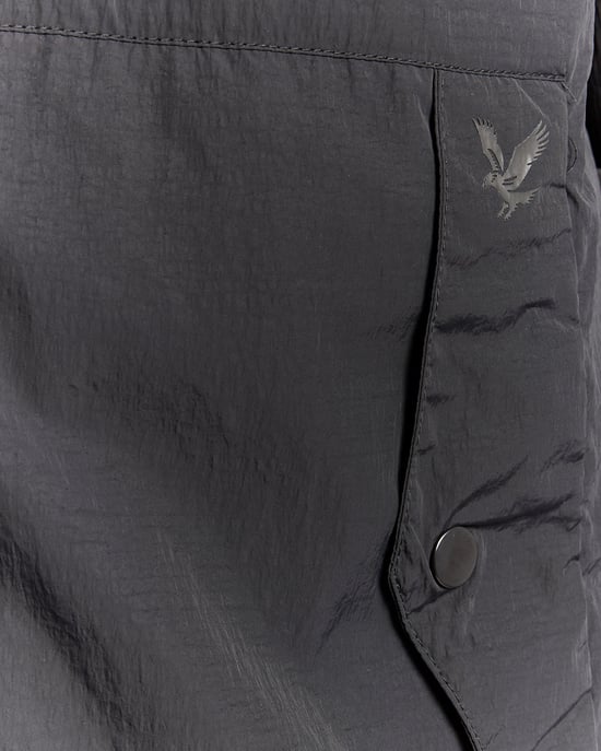 Stow Away Jacke in Schwarz - Image 6