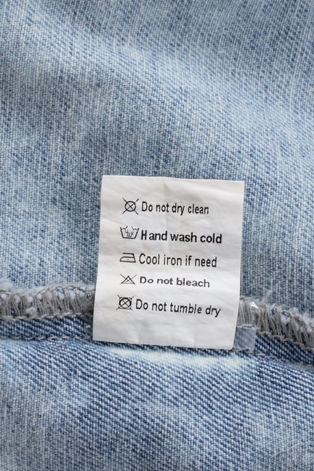Abgenutzte Jeansjacke mit ausgefranster Säume - Image 4