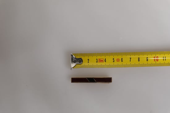 Mehrfarbige goldfarbene Messing-Krawattennadel - Image 4